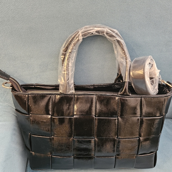 River Island black leather quilted pattened hand bag. - Picture 4 of 11